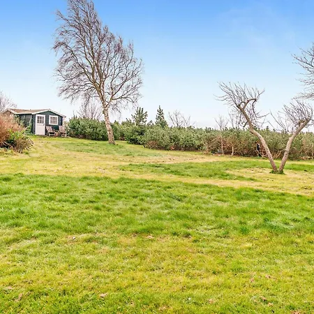 3 Bedroom Awesome In Holiday home *